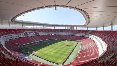 《《“蜗牛逆袭！《辐射4》中玩家巧妙改造陶德·霍华德传奇形象》》》